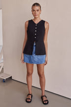 Black Linen Vest for Women with Front Pockets – Sleeveless Design